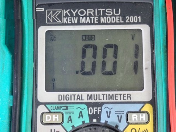 Màn hình Kyoritsu 2011 hiển thị đầy đủ các giá trị đo